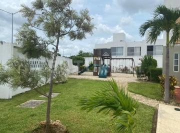 Casa · 164m² · 3 Recámaras · 2 Estacionamientos · Casa en Renta Izamal Cancun Poligono Sur