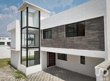 Casa · 255m² · 3 Recámaras · 2 Estacionamientos · Casa en Venta en Real de San Miguel, San Mateo Atenco