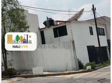 Casa · 285m² · 4 Recámaras · 2 Estacionamientos · Casa en Venta en Jardines de San Mateo, Naucalpan