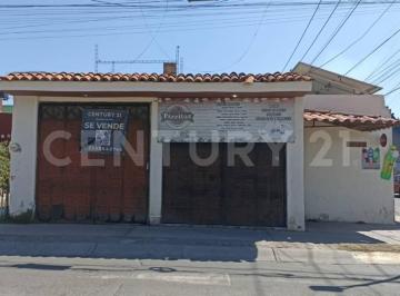 Local comercial · 143m² · 2 Recámaras · 1 Estacionamiento · Casa en Venta con Local Comercial