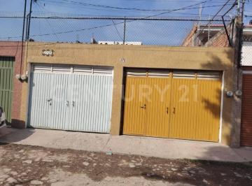 Casa · 100m² · 4 Recámaras · 2 Estacionamientos · Venta de Casa en Tlaquepaque
