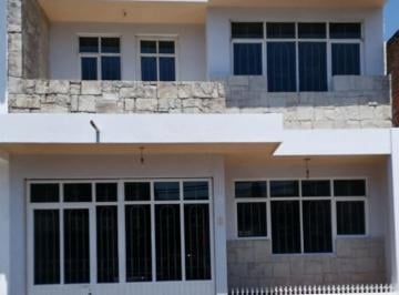 3765a9250786016349553013488849584ded2709b9c1ce89f284fb2e511452d1 · Casa en Venta en Uruapan | 3 Recámaras - 2 Baños