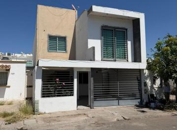 Casa · 117m² · 3 Recámaras · 2 Estacionamientos · Casa en Venta en Zona Aeropuerto