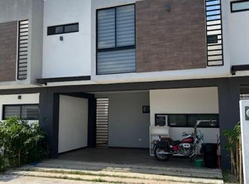 Casa de 3 habitaciones, Centro · Casa en Renta de 3 Recamaras con Alberca en Villahermosa