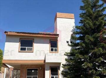 Casa de 3 habitaciones, Corregidora · Casa en Venta en Real del Bosque Corregidora | 3 Recámaras | Jacuzzi