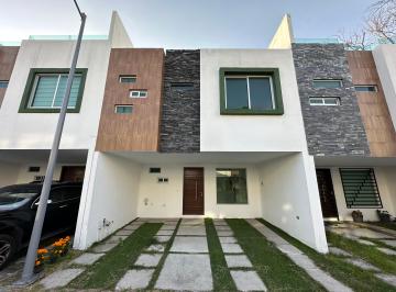Casa de 3 habitaciones, Puebla · Casa en La Calera de Dos Niveles Acabados Residenciales
