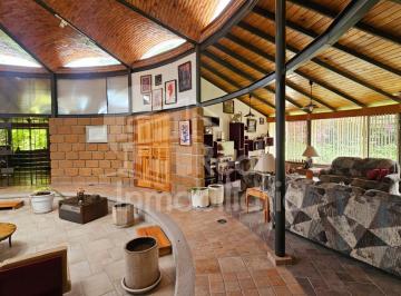 Casa · 530m² · 3 Recámaras · 6 Estacionamientos · Casa en Querétaro