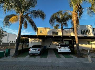 Casa de 3 habitaciones, Zapopan · Casa en Renta en El Real