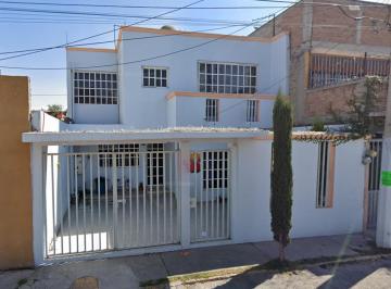 Casa de 3 habitaciones, Ecatepec de Morelos · Casa en Venta en Jardines de Santa Clara Cerca de Metro Ciudad Azteca