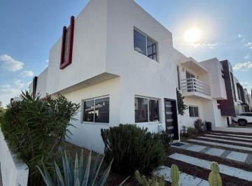 Casa en condominio · 164m² · 3 Recámaras · 3 Estacionamientos · Casa en Venta en Casa Fuerte