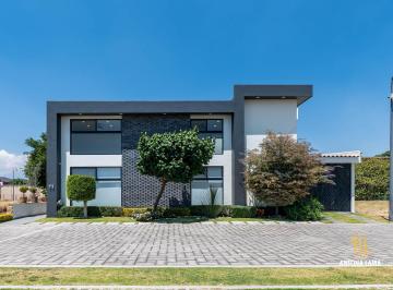 Casa · 426m² · 5 Recámaras · 1 Estacionamiento · Casa en Venta en Fraccionamiento Finca Las Memorias, Atlixco