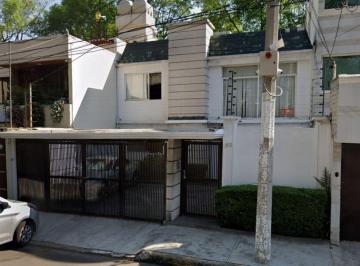 Casa de 3 habitaciones, Coyoacán · Casa con 193 m² de Superficie de Terreno y 3 Recámaras en Venta en Coyoacán