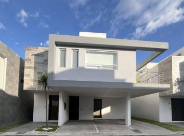 Casa · 373m² · 3 Recámaras · 3 Estacionamientos · Casa en Venta en El Radial Dentro de Fraccionamiento Cerrado