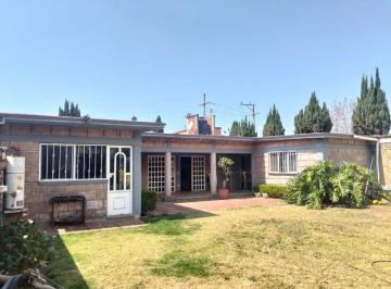 Casa de 4 habitaciones, Totolapan · Casa con 900 m² Superficie de Terreno, 4 Recámaras en Venta en Pueblo Totolapan