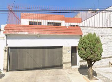 Casa de 3 habitaciones, Toluca · Venta de Casa en Toluca