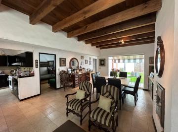 Casa · 190m² · 3 Recámaras · 3 Estacionamientos · Casa Sola Una Planta en Altozano, en Privado Cerca Uvaq