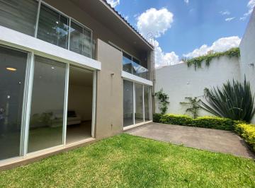 Casa · 306m² · 4 Recámaras · 5 Estacionamientos · 4 Recamaras. casa en Club de Golf Altozano en Venta