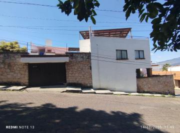 Casa · 800m² · 5 Recámaras · 5 Estacionamientos · Casa en Vista Bella con Jardin, Depto de Visitas y Terraza con Espectacular Vista!