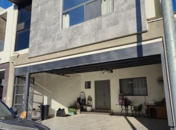 Casa · 165m² · 3 Recámaras · 2 Estacionamientos · Casa en Privada Monarca