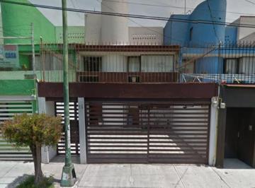 Casa de 4 habitaciones, Tlalpan · Casa con 175 m² Superficie de Terreno y 4 Recámaras en Venta en Coapa