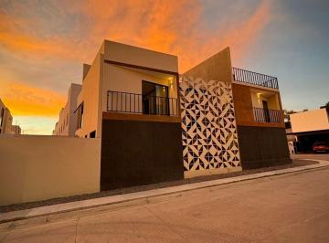 Casa · 223m² · 4 Recámaras · 2 Estacionamientos · Casa en Venta en Condominio Zenit, Altos de Juriquilla. Queretaro