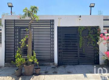 Casa · 90m² · 2 Recámaras · 1 Estacionamiento · Casa en Venta Senderos del Monte, 90 m². de Construcción, Ideal Para Inversión o Patrimonio.