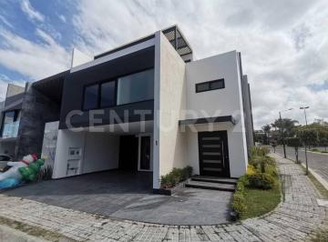 Casa · 327m² · 4 Recámaras · 2 Estacionamientos · Casa en Venta Lomas de Angelópolis II Parque Michoacán Esquina
