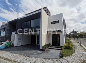 Casa · 327m² · 4 Recámaras · 2 Estacionamientos · Casa en Venta Lomas de Angelópolis II Parque Michoacán Esquina