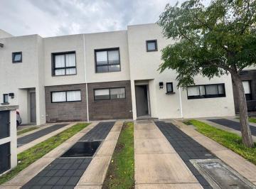 Casa de 3 habitaciones, El Marqués · Casa en Venta de 3 Recámaras con Amplio Patio - Amenidades - Cerca Entrada de Zákia