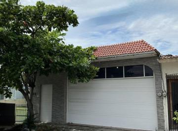 Casa · 200m² · 3 Recámaras · 2 Estacionamientos · Casa de Una Planta en Venta en El Floresta