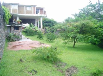 Quinta de 3 habitaciones, Tepoztlán · 3 Habitaciones 3 Baños 6 Estacionamientos, Alberca, Terrazas y Espacio Privado. Terrazas