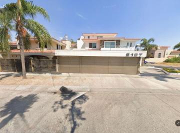 Casa de 4 habitaciones, Zapopan · Casa en Venta en Bugambilias, Zapopan, Jalisco.