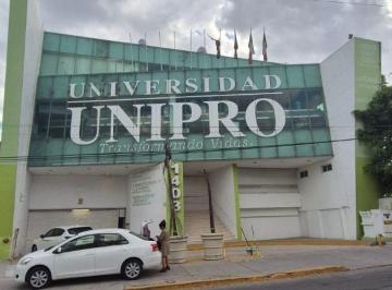 Edificio , León · Edificio de 6248 m² en Renta en Granada, Para Uso Escolar