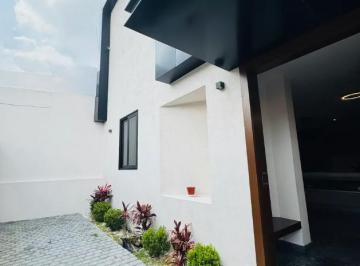 Casa de 4 habitaciones, Zapopan · Casa en Venta Recien Remodelada