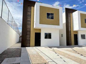 Casa · 90m² · 3 Recámaras · 2 Estacionamientos · Casa Sobre Av Principal Al Ote. de La Ciudad de Torreoón