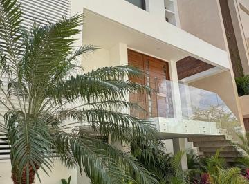 Casa · 347m² · 3 Recámaras · 3 Estacionamientos · Casa en Venta en Laguna 1 Puerto Cancun