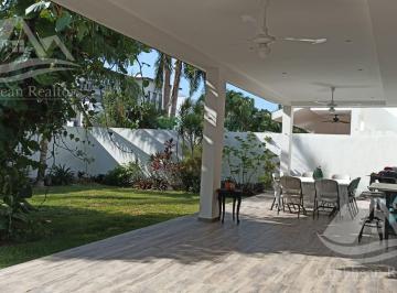 Casa · 335m² · 4 Recámaras · Casa en Venta en Lagos del Sol Cancun