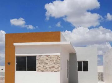 Casa · 60m² · 2 Recámaras · 1 Estacionamiento · Casa en Esquina de Una Planta Sobre Av Principal