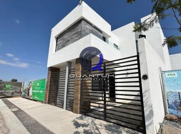 Casa · 168m² · 3 Recámaras · 2 Estacionamientos · Casa en Venta Zona Norte