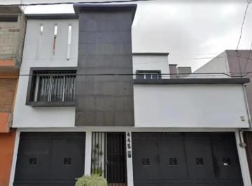 Casa de 3 habitaciones, Iztapalapa · Casa en Venta en Héroes de Churubusco Cerca de Calzada La Viga