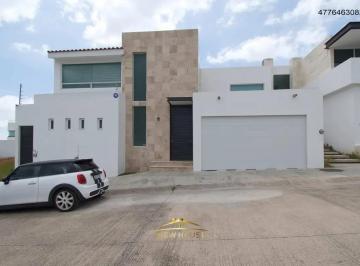 1 · Amplia Casa en Renta o Venta en Cañada del Refugio, Zona Norte – 4 Recámaras