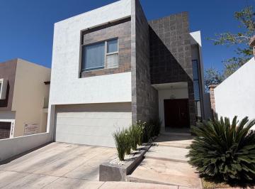 Casa · 296m² · 3 Recámaras · Casa - Fraccionamiento Bosques del Valle
