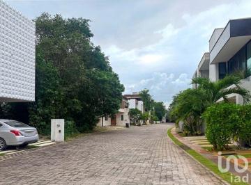 Terreno / Lote · 187m² · Terreno en Venta Bosques de Babú, Catario | con Cenote, Cercano a Centro Maya