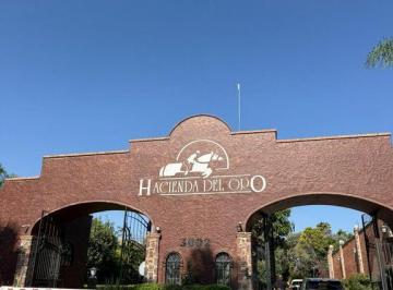 Casa · 346m² · 4 Recámaras · 4 Estacionamientos · Residencia en Venta en Hacienda del Oro Segunda Sección $12’400,000 Pesos