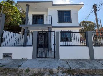 Casa · 187m² · 3 Recámaras · 3 Estacionamientos · Casa en Venta Col. Jazmin, Tampico