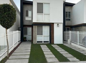 Casa · 4 Recámaras · 2 Estacionamientos · Casa en Renta en La Presa