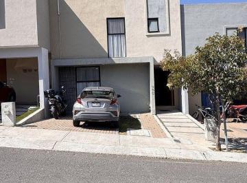 Casa · 150m² · 3 Recámaras · 2 Estacionamientos · Hermosa Casa en Venta Ubicada en Zibatá con Recámara en Planta Baja