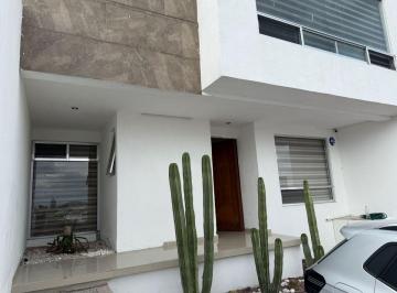Casa · 200m² · 3 Recámaras · 2 Estacionamientos · Hermosa Casa en Juriquilla Querétaro