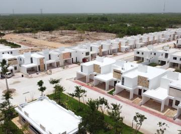 81562dfb4b86b4cefd5135380ce9a4c639ea55bcebf2acc7e17cdf0c0f79598e · Casa en Venta 3 Recamas en Conkal Dentro de Privada