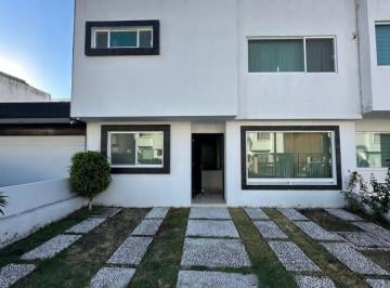 Casa de 4 habitaciones, Querétaro · Casa en Renta en Residencial El Refugio, Sobre Calle, 3 Hab + 1 en Planta Baja
